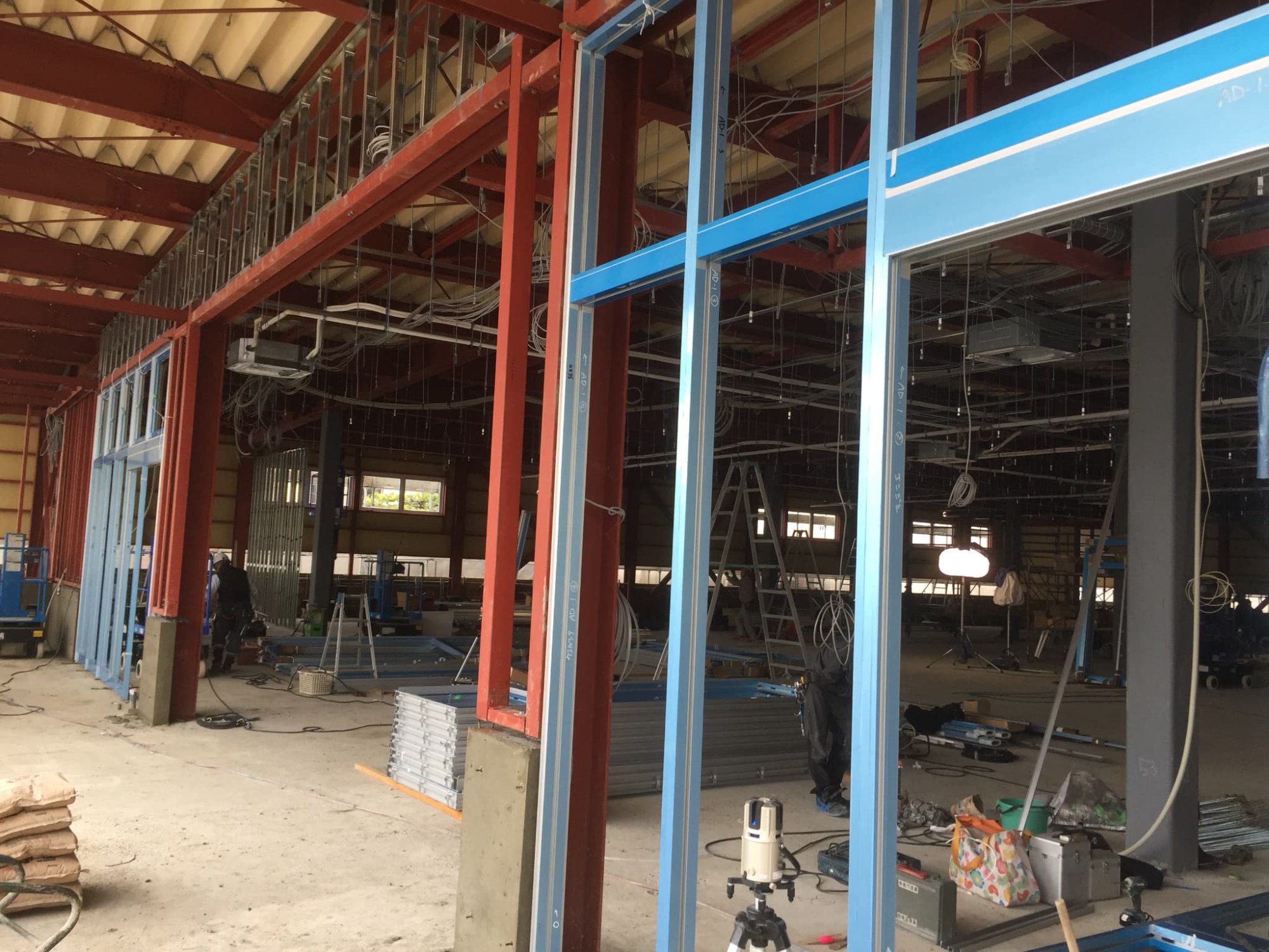 開口部下地フレームの設置工事